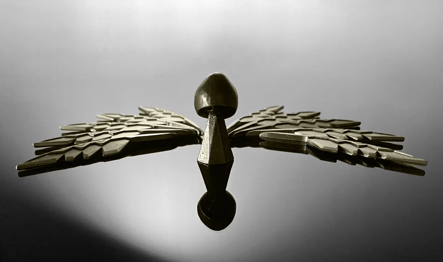 The metal Reaper and feather tokens from Vitamors Conspiro